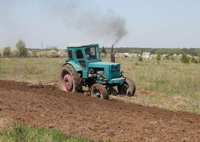 1024px-T-40A_tractor_2012_G08