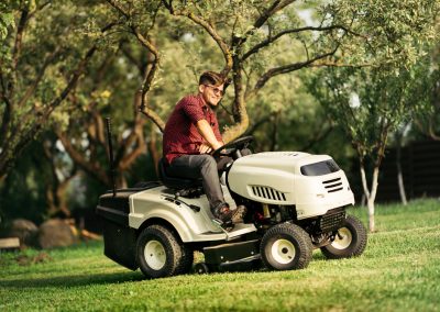 A Florida man took one ride that left troopers completely stunned Happy,Handsome,Worker,Using,Ride-on,Tractor,Lawn,Mower