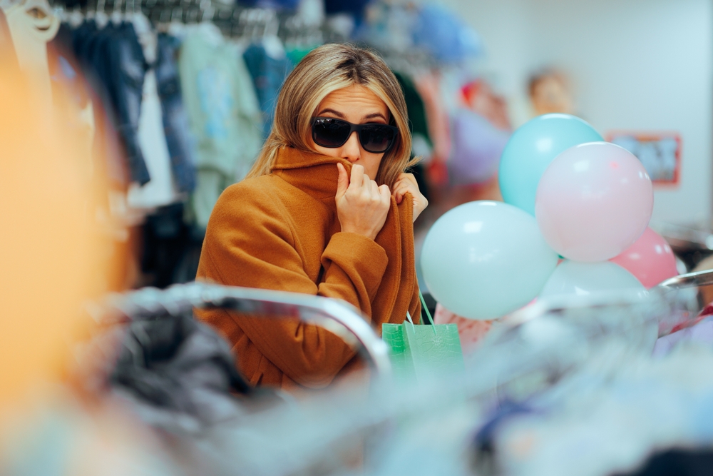 Woman,Hiding,Her,Identity,In,Order,To,Commit,Theft,In