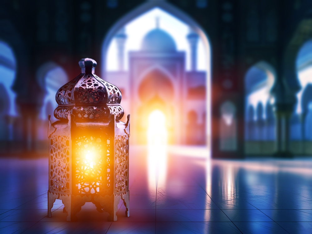 Shiny,Lantern,In,The,Mosque,At,Beautiful,Night,Sky
