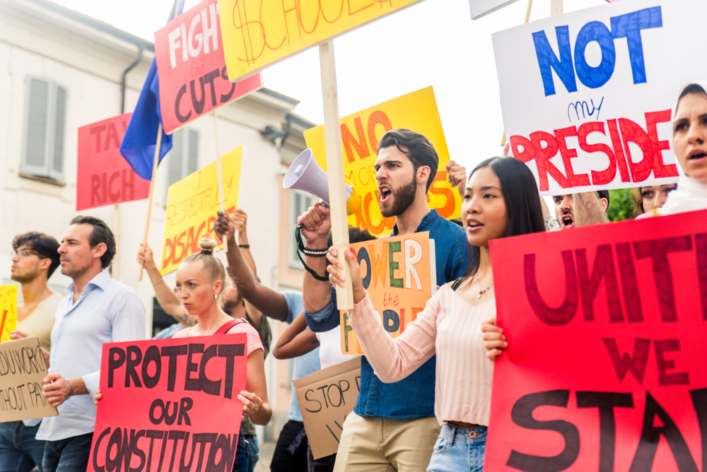 Bill Kristol Just Spent $1 Million to Fill Florida Streets With Soros Protesters Tomorrow