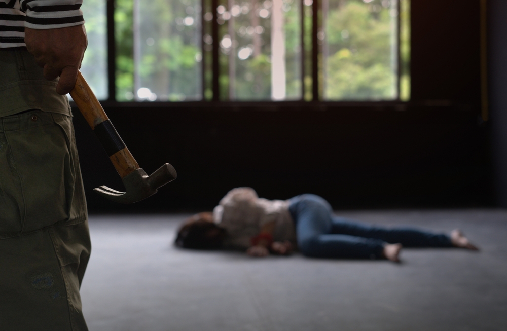 Concept,Women,Violence,victim.,Scene,Of,Thief,Holding,A,Hammer,While