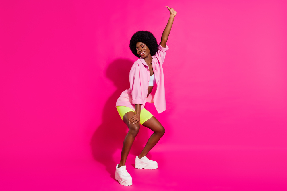 Photo,Of,Pretty,Charming,Dark,Skin,Lady,Wear,Casual,Shirt