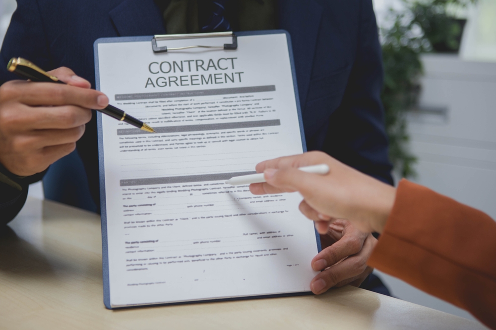 Selling,A,Condo,Involves,Marketing,The,Property,,Attracting,Potential,Buyers,