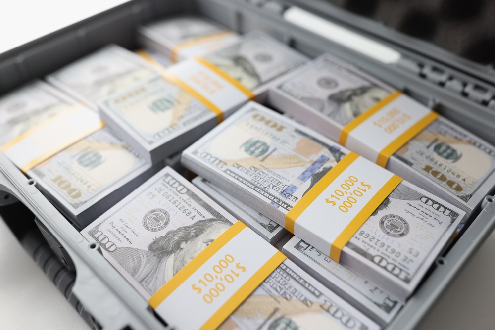 This Florida Construction Worker Found $30,000 in a Gas Station Bathroom and Returned Every Dollar of a Stranger’s Sister’s Medical Money