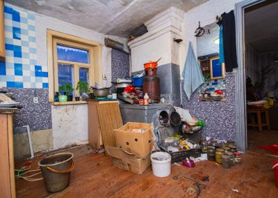 A Florida Mom Told Cops to Watch Their Words While Her Daughter Scraped Feces Off the Walls Very,Dirty,House,Uninhabitable,,Before,Cleaning,By,Cleaning,Company,Before