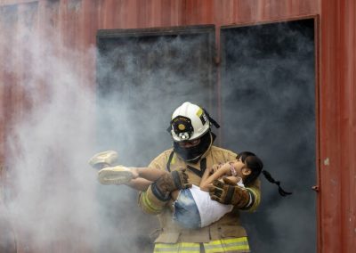 Tampa Deputies Walked Into a Burning Building and Said the Four Words That Ended It Firefighter,In,Fireproof,Clothe,Is,Carrying,Young,Kid,Out,Of