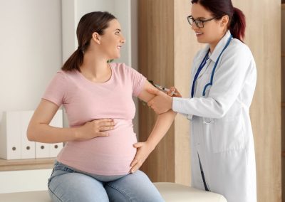 Female,Doctor,Vaccinating,Pregnant,Woman,In,Clinic