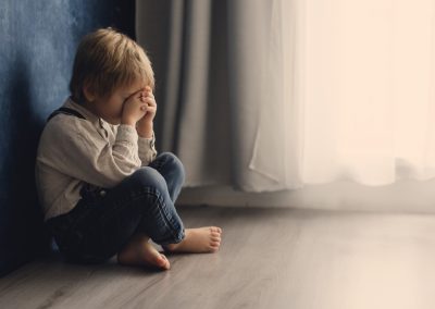 Cute,Blond,Preschool,Boy,,Sitting,On,The,Floor,With,Pet